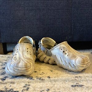 Croc Echo Marbled Clog Bone/Multi Colored Men’s Size 5/Women’s Size 7